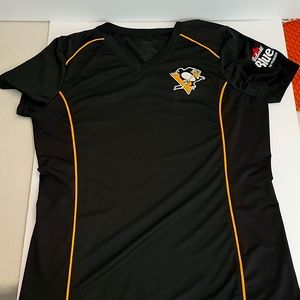 Womens rare Pittsburgh Penguins shirt sponsored by Labatt Blue